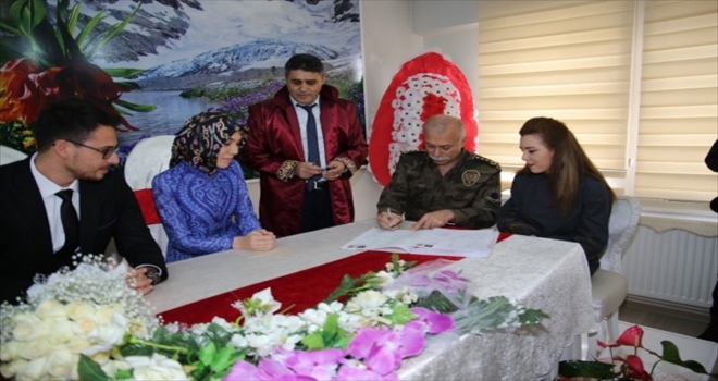 Hakkari Emniyet Müdürü Dilberoğlu nikah şahidi oldu