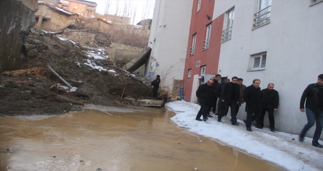 Başkan Vekili Epcim, okulun çöken duvarını inceledi