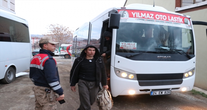 Erzincanda 40 düzensiz göçmen yakalandı