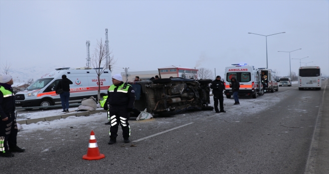 Erzincanda trafik kazası: 4 yaralı