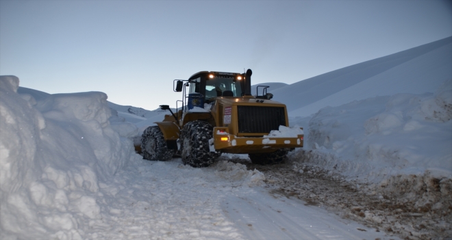 Hakkaride 3 metreyi bulan karla mücadele