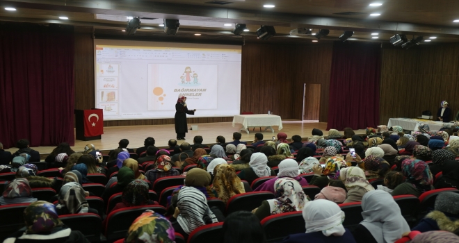 Gürpınarda Bağırmayan Anneler konferansı