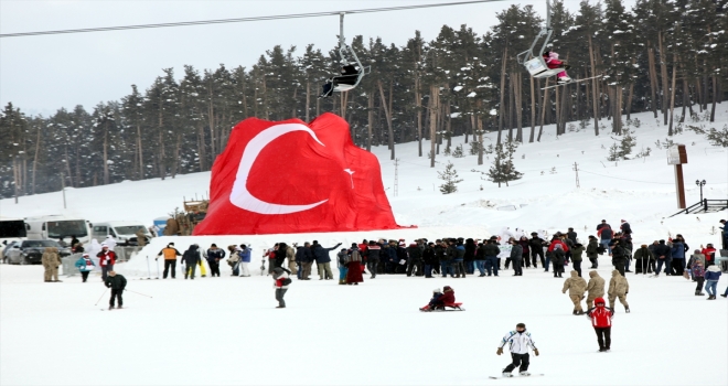 Sarıkamış şehitleri anısına yapılan Kardan Heykeller Sergisi açıldı