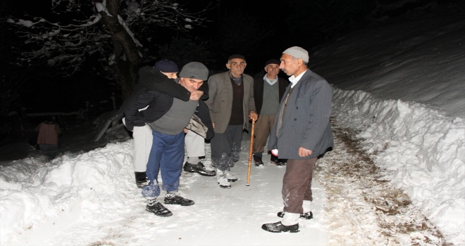 Yaşlı hasta 4 saatlik çalışmayla hastaneye yetiştirildi