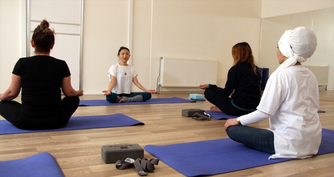 Japon gelinden Elazığlı kadınlara yoga eğitimi