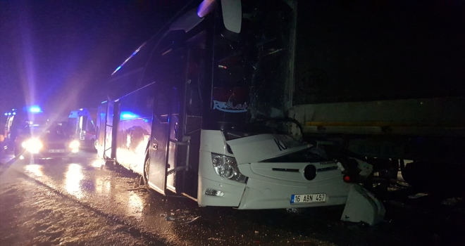 Erzincanda trafik kazası: 11 yaralı 