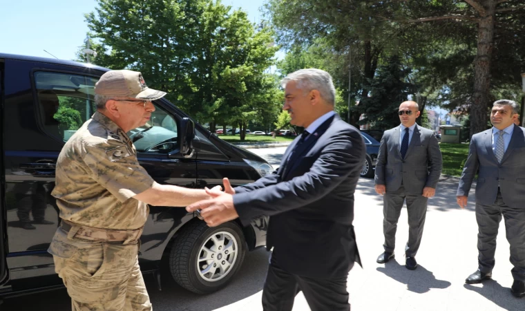 Korgeneral İsmail Balıbek, Erzincan Valiliğini Ziyaret Etti.