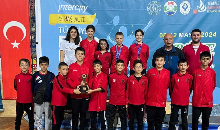 Badminton'da İl Özel idare sporcuları Türkiye 3. sü oldu