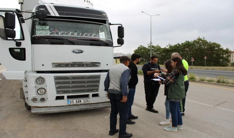 Kurbanlık taşıyan araçlar denetleniyor