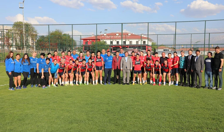 Vali Aydoğdu, Konuk Azerbaycan Milli Takımını ziyaret etti