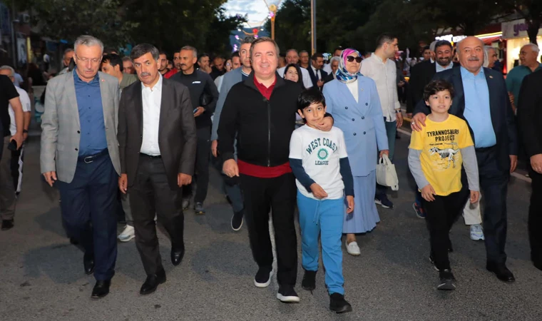 Ordu Caddesi, 20.00-24.00 arası trafiğe kapanmasının ilk gününde