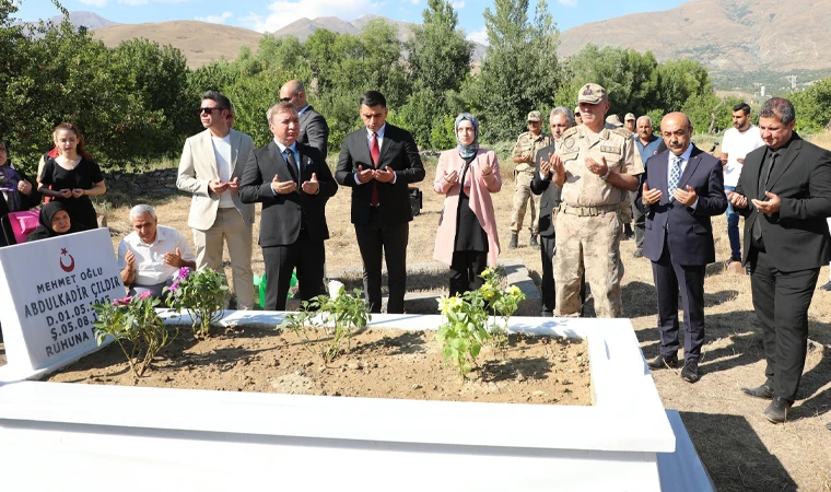 31 Yıl sonra Mezarına Bayrak dikildi.