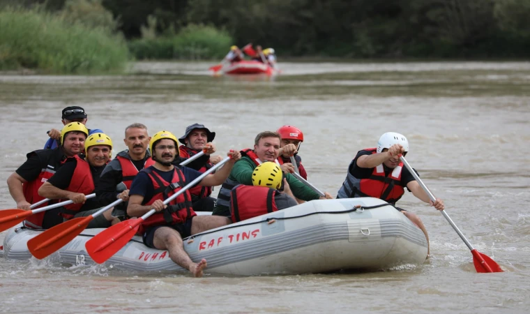 Vali Aydoğdu'nun Gazilerle Rafting Keyfi