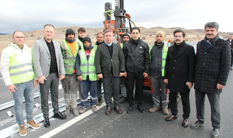 Refahiye Yolunda Kazaları önlemek için Bariyer yapılıyor