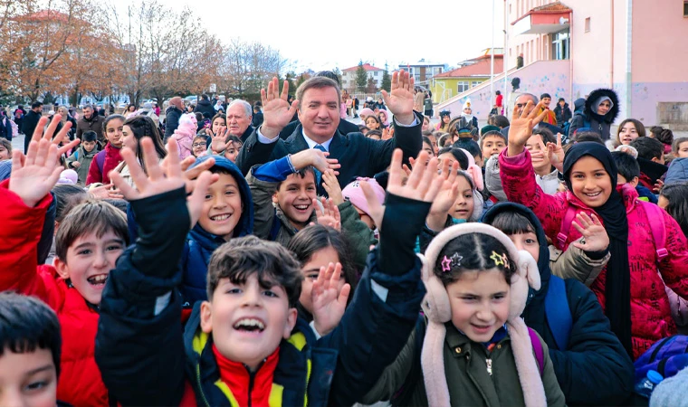 Vali Aydoğdu, 3. sınıf öğrencisi Ömer'in Davetine İcabet etti.