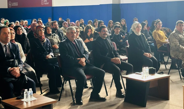 Refahiye'de "Ailede İletişim” konulu konferans