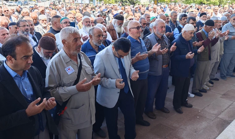 2025 Yılı Hacı Adayları Dualarla Medineye Uğurlandı