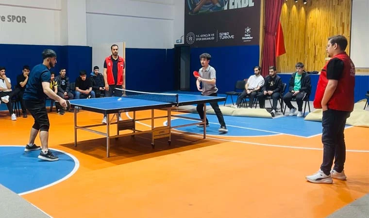 Refahiye’de Gençlik Haftası'nda Masa Tenisi Heyecanı
