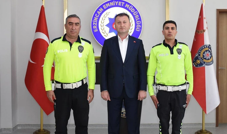Zor Anlar Yaşayan Sürücülere yardım eden Polislere Başarı belgesi