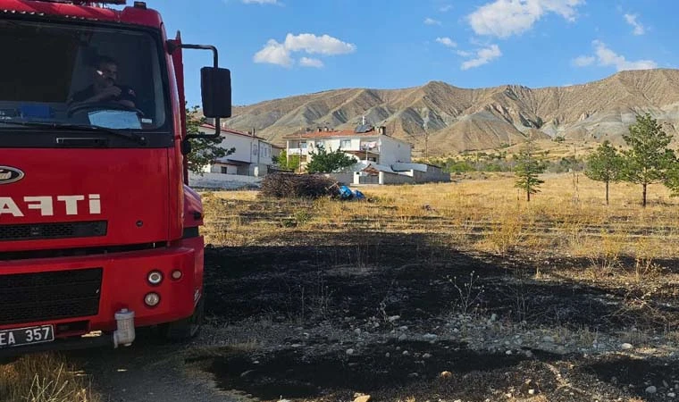 Erzincan Çukurkuyu’da Arazi Yangını Kontrol Altına Alındı