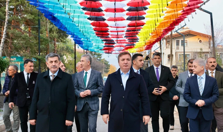 Şemsiyeli Sokak Erzincan'a renk kattı