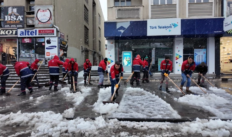 Erzincan’da Karla Mücadele Aralıksız Sürüyor