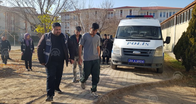 Erzincanda 13 düzensiz göçmen yakalandı
