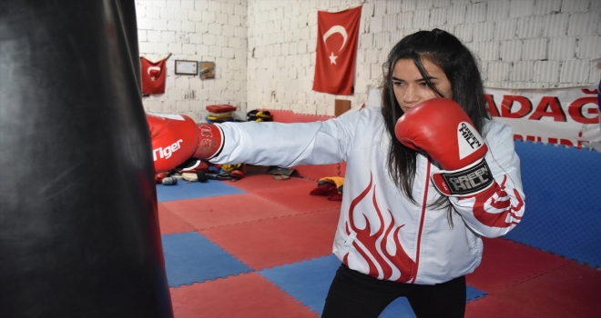 Avrupa şampiyonu boksör gözünü dünya şampiyonluğuna dikti