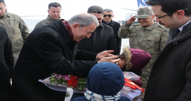Akar ve komutanlar Ağrıda 