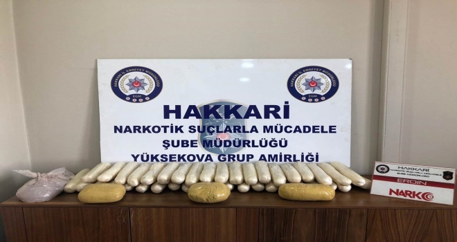 Hakkaride bir terörist 24 kilo 660 gram uyuşturucu ile yakalandı