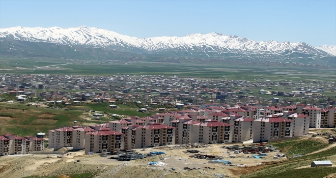 Terör mağduru aileler yeni yuvalarına kavuşuyor 