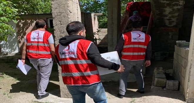 Kızılaydan Adilcevazda gıda yardımı