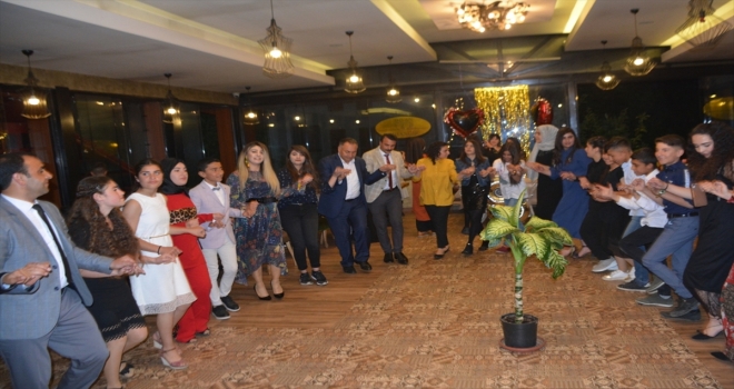 Öğretmenlerden öğrencilerine iftar yemeği