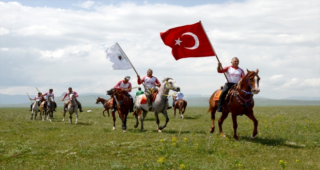 Jandarmaya ciritli kutlama 
