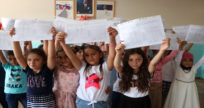 Okullarda karne heyecanı 