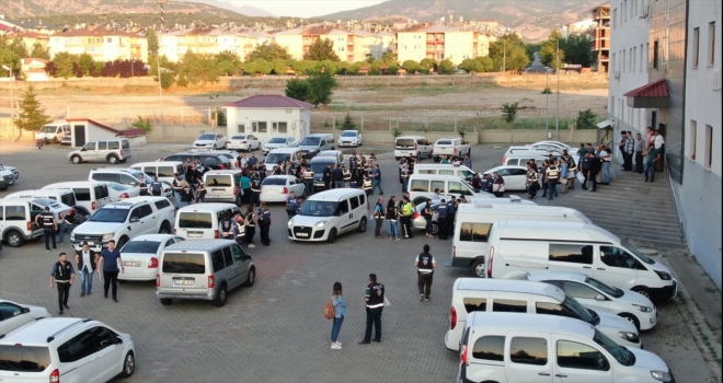 Fuhuş çetesi kitap içine gizli kamera düzeneği kurmuş