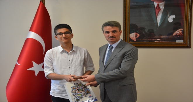 Vali Baruşdan LGS birincilerine ödül