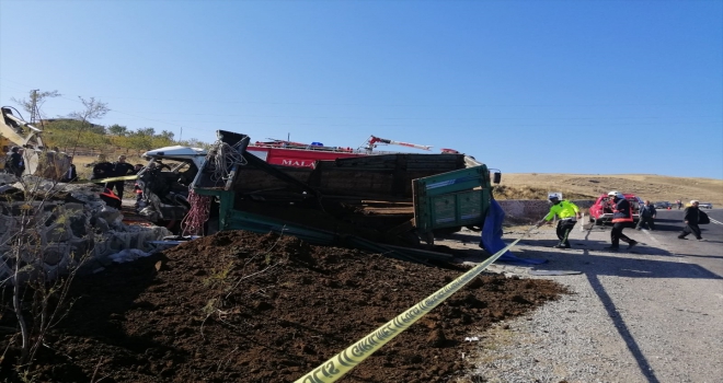 Malatyada kamyonet devrildi: 1ölü, 1 yaralı