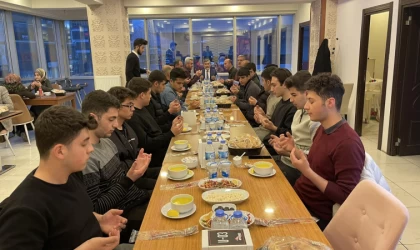 İl Müftüsü Gül, iftarda Gençlerle buluştu.