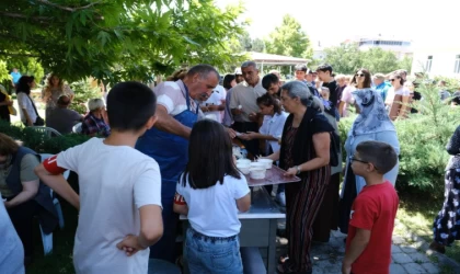 Muharrem'in Sonunda Aşure dağıtıldı dualar edildi