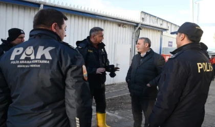 Kurt Müdür, İliç’te görevli polis ekiplerini denetledi