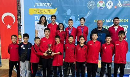 Badminton'da İl Özel idare sporcuları Türkiye 3. sü oldu