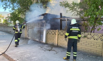 Garaj yangını büyümeden söndürüldü