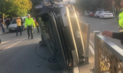 Ordu Caddesinde Araç yan yattı