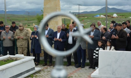 Edebük Şehitleri Kabirleri Başında Anıldı