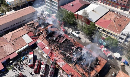Erzincan Buğday Meydanı'nda büyük Yangın