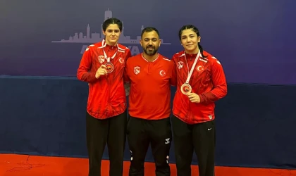 Erzincanlı Güreşçi Kızlardan Türkiye Şampiyonluğu ve üçüncülüğü! 