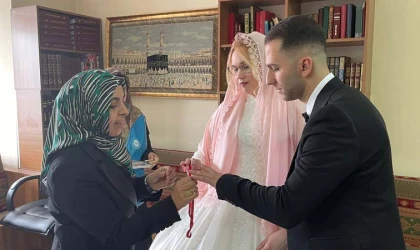 Estonyalı Janelika Müslüman Oldu, Nikahı Erzincan İl Müftülüğünde Kıyıldı