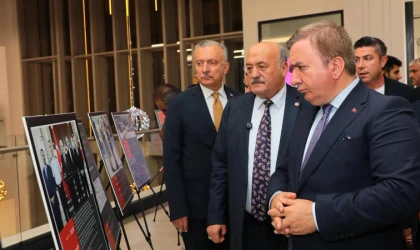 Protokol Üyeleri 15 Temmuz Kronolojik Fotoğraf Sergisini gezdi