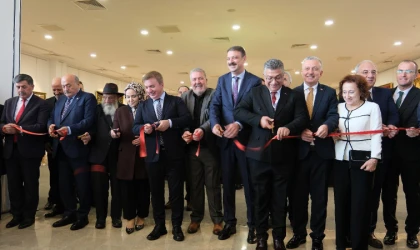 "Mukaddes Emanetler Sergisi" Ziyarete Açıldı